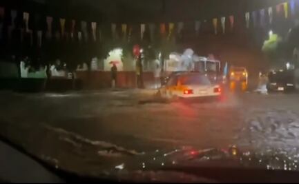Lluvias en Tuxtla causan daños a vehículos; rescatan a conductores en aparente estado de ebriedad
