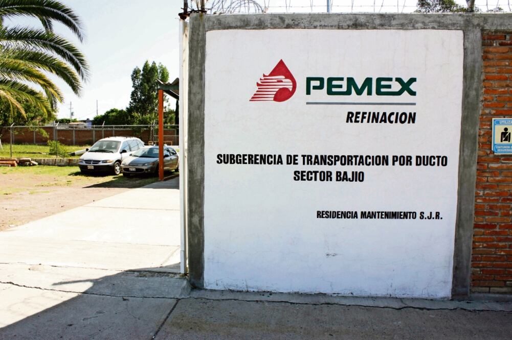 Mediante subasta, la Comisión Reguladora de Energía cederá infraestructura de Pemex de forma temporal para transporte y almacenamiento de petrolíferos (ARCHIVO EL UNIVERSAL)