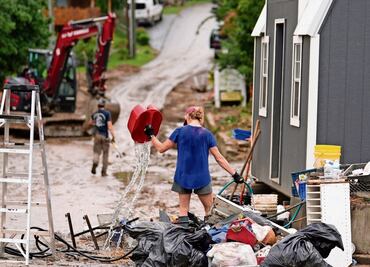 Rescatistas buscan sobrevivientes de Helene