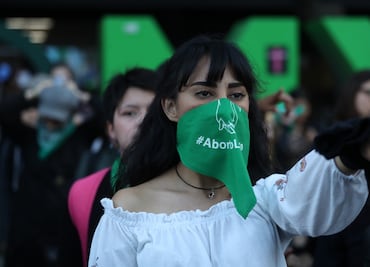 DJ's hacen versión perreo de “El violador eres tú” en Spotify