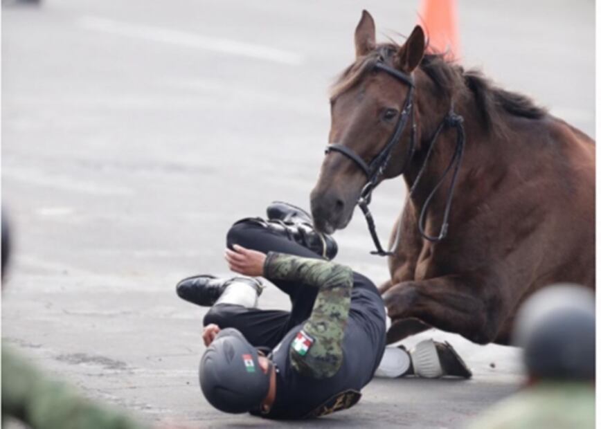 Desfile revolucionario termina con militar herido