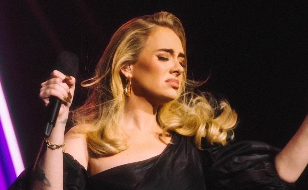 Adele en el escenario. Fuente: Instagram @adele