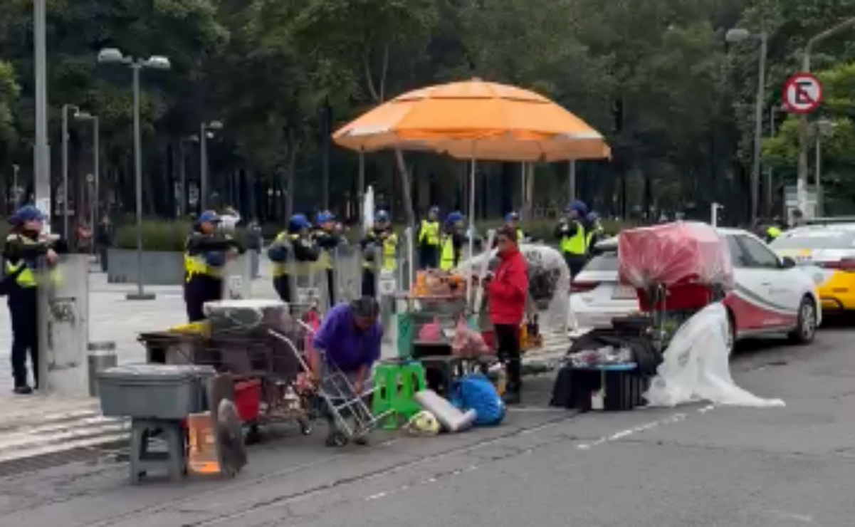 Ambulantes vuelven a cerrar parcialmente avenida Hidalgo; exigen más espacios en la Alameda Central