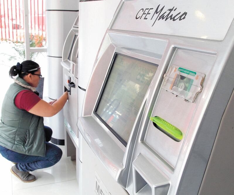 La mayoría de directivos de empresas ve factible el uso de los cajeros de autopago respecto a la atención. Foto: ARCHIVO EL UNIVERSAL