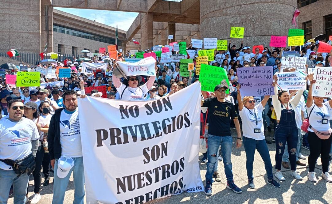 Trabajadores del Poder Judicial se manifiestan por quinto día consecutivo con consignas como "Cuidado, se avisa, el Poder Judicial no se pisa". Foto: Enrique Gómez / EL UNIVERSAL
