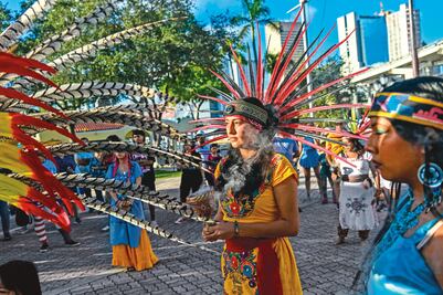 Florida reconoce que organizó vuelos de migrantes a California