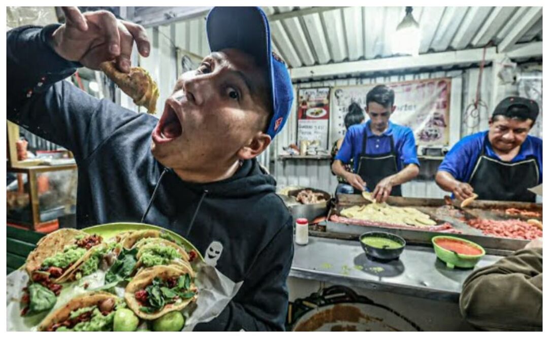 El Youtuber Yulay, nos muestra dónde se pueden comer tacos por solo 1 peso. Foto: Canal de YouTube Yulai