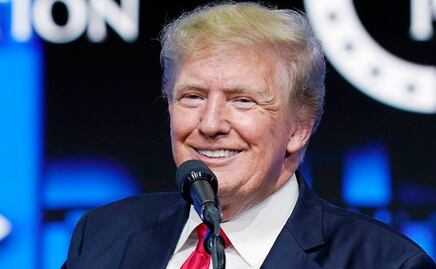 Abuchean a Trump por recibir refuerzo contra el coronavirus