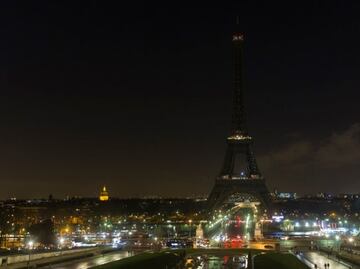 Torre Eiffel se apaga en solidaridad con Aleppo