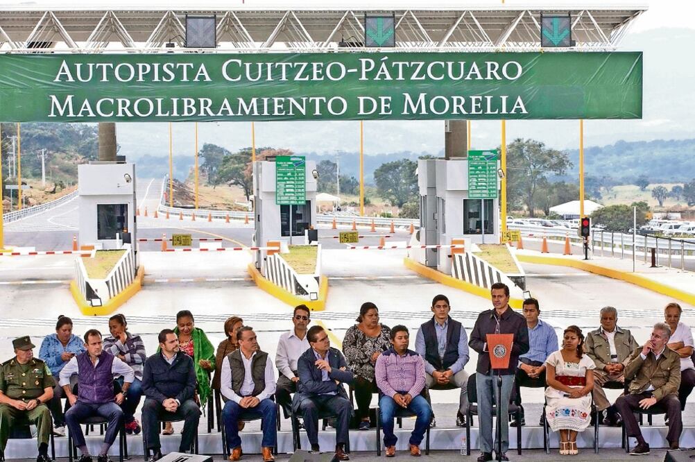El presidente Enrique Peña Nieto hizo entrega ayer de la autopista Cuitzeo-Pátzcuaro y el Megalibramiento de Morelia (PRESIDENCIA)