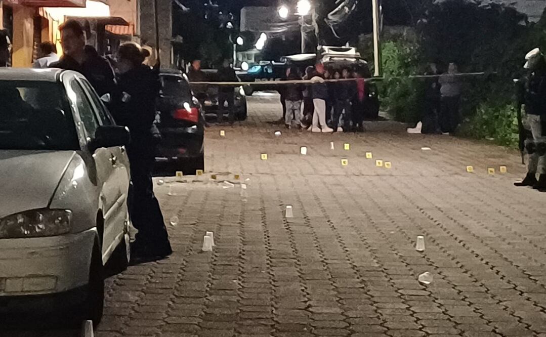 Al lugar llegaron elementos de la policía municipal y de la Secretaría de Seguridad del Estado de México, quienes acordonaron la escena del crimen. Foto: Especial