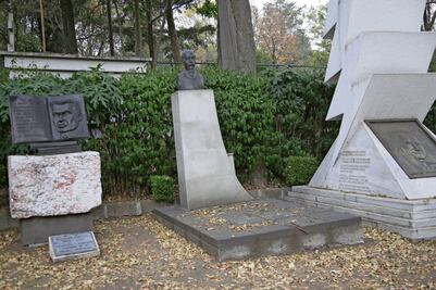 Familias deploran el abandono de la Rotonda de las Personas Ilustres