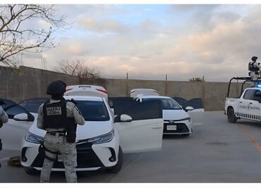 Recuperan vehículos robados y arsenal en operativos; un detenido tras persecución en  Culiacán