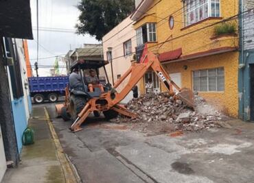Iztacalco implementa operativo especial de limpieza; realizan desazolve, retiro de cascajo y basura