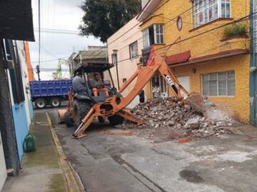 Iztacalco implementa operativo especial de limpieza; realizan desazolve, retiro de cascajo y basura