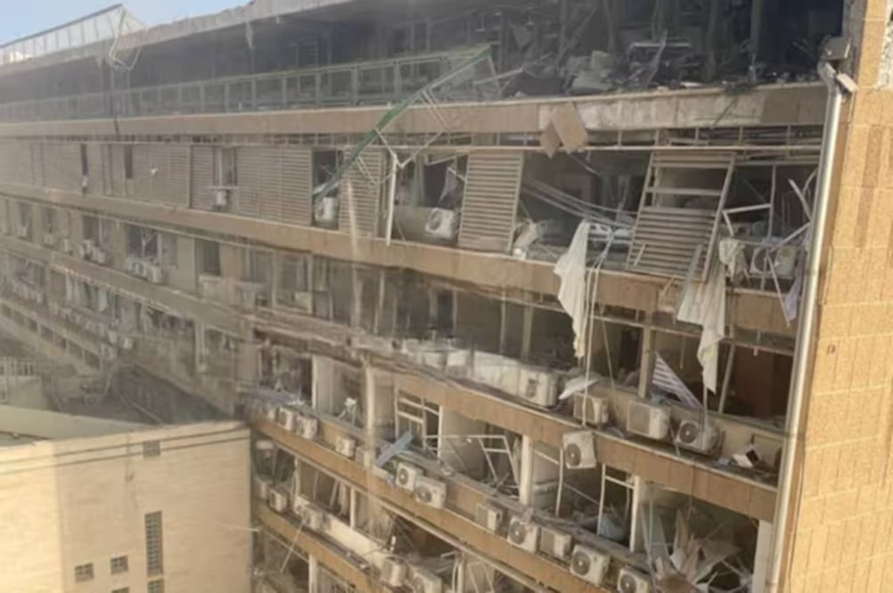 Irán atacó el Hospital Soroka de Beersheba, el más grande de Israel, y provocó destrozos. FOTO: ESPECIAL