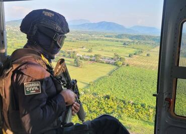 Desmantelan base criminal del CJNG en Michoacán; hallan uniformes con insignias y equipo táctico