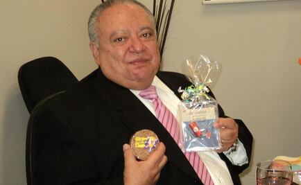 Piden suspensión de derechos de Romero Deschamps en el PRI