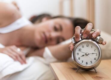 ¿Qué es lo que debes hacer primero al despertarte, según la ciencia?