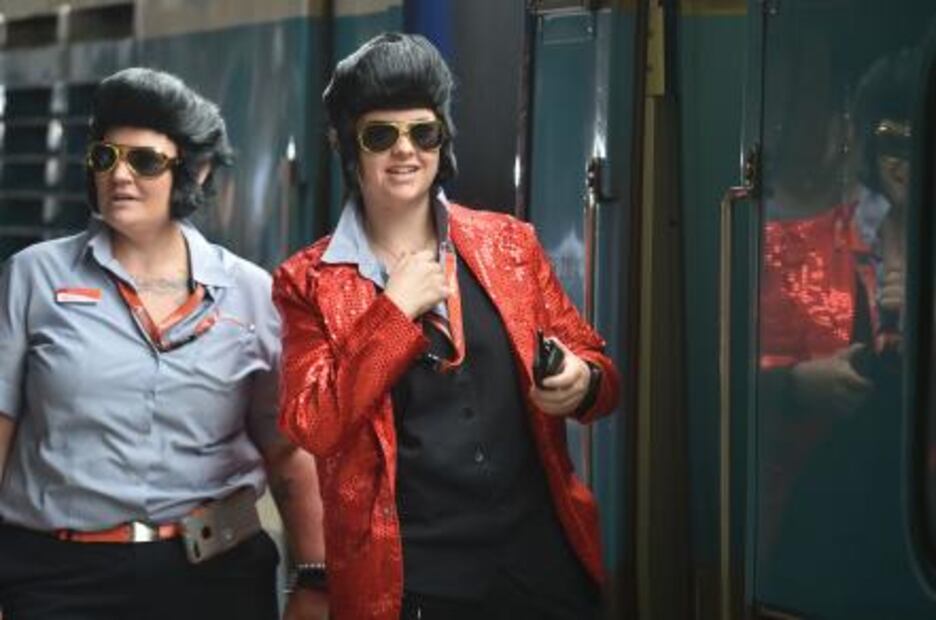 Elvis Presley aparece en la estación central de Sídney