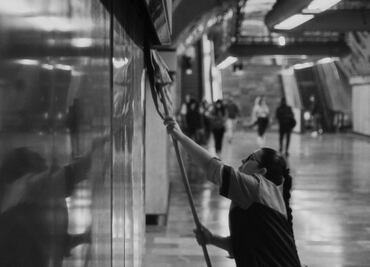 "Tratado de invisibilidad", el documental que muestra la importancia de la gente que limpia