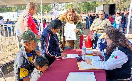 Entregan constancias de viviendas a damnificados del Chiquihuite