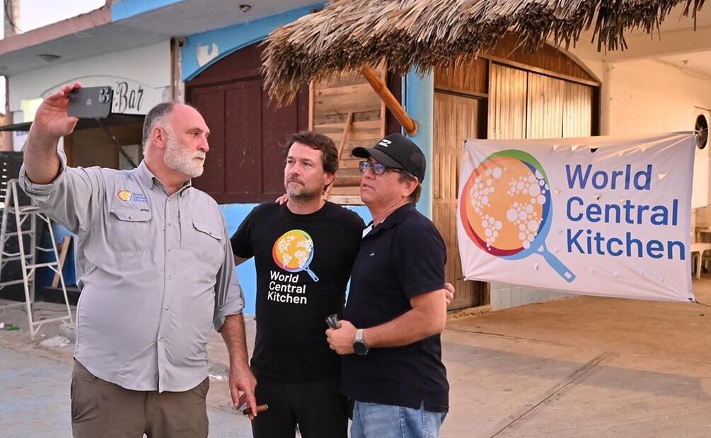 Acciones del chef Eduardo Palazuelos y WCK en Acapulco. Foto: Instagram