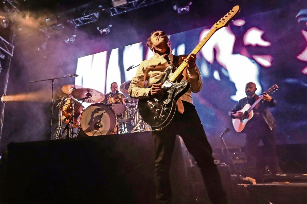 La banda inició su gira en la intimidad del plaza Condesa con temas como “Futuro” o “Chilanga banda”. (FOTOS: GERMÁN ESPINOSA. EL UNIVERSAL)