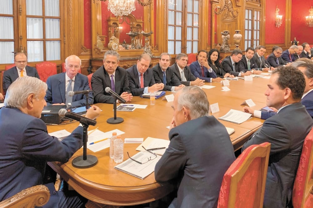 El presidente López Obrador se reunió con los banqueros de México, quienes dijeron que están dispuestos a otorgar créditos para actividades productivas. Foto: TOMADA DE TWITTER