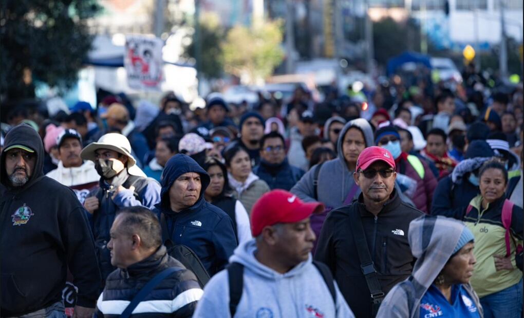 Maestros integrantes de la CNTE marchan hacia la Cámara de Diputados en la Ciudad de México, el jueves 13 de noviembre de 2025. Foto Hugo Salvador /EL UNIVERSAL