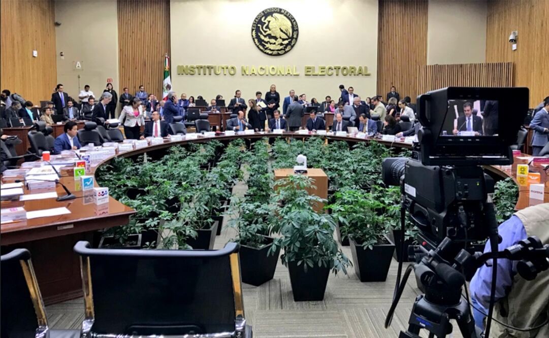 La Comisión de Fiscalización del INE analizó los informes presentados por los 40 aspirantes que sí cubrieron el número de firmas. /Archivo - EL UNIVERSAL