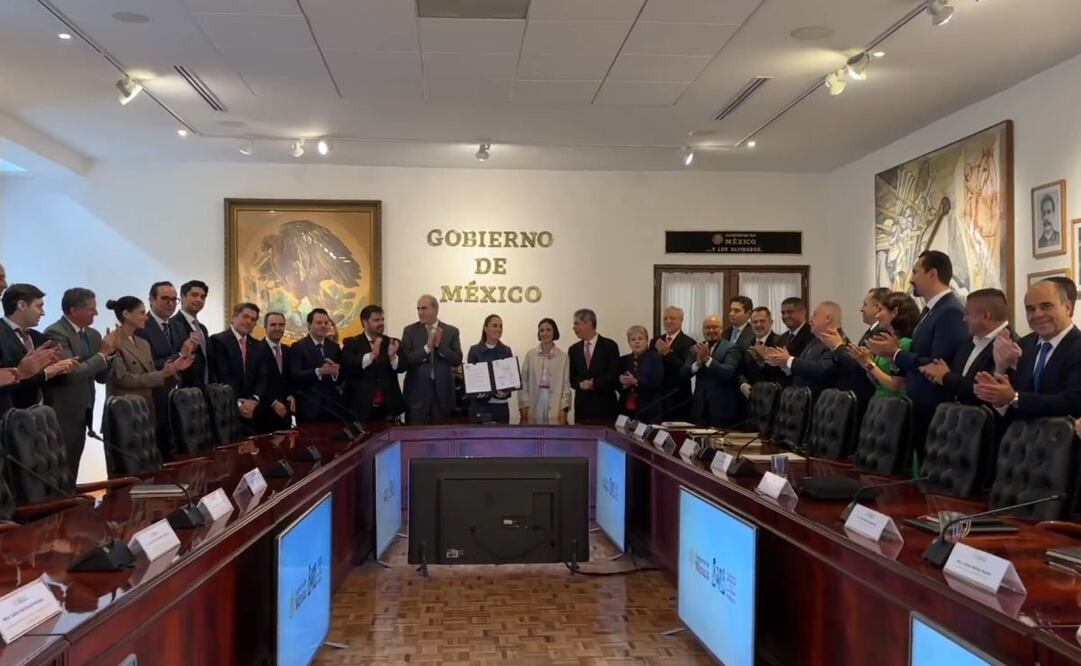 La presidenta Claudia Sheinbaum se reúne con empresarios y gasolineros de México. Foto: Captura de pantalla