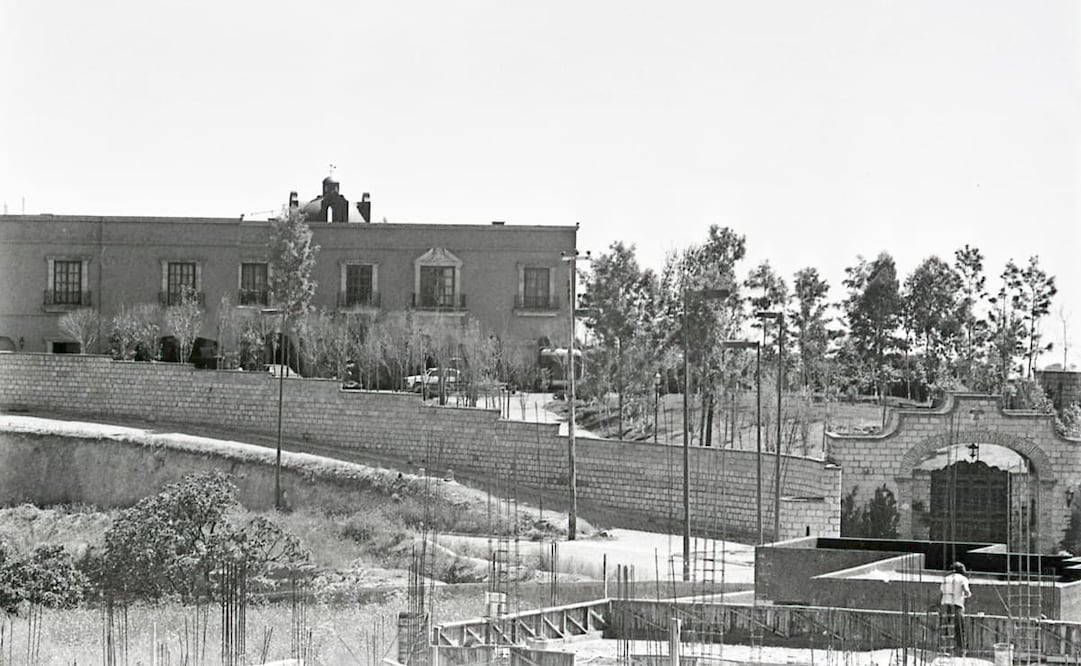 Aspecto del fortín donde se localizaban las residencias de la familia López Portillo, con algunos trabajadores todavía levantando nuevas propiedades. Foto: Vicente Arteaga/Archivo EL UNIVERSAL.