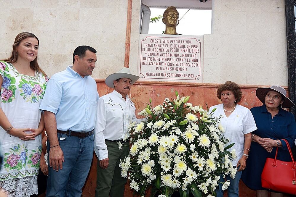 Vecinos se reunieron en Mérida en el lugar donde cayó la avioneta que piloteaba Pedro Infante (Foto: Cuauhtémoc Moreno Cabrera)