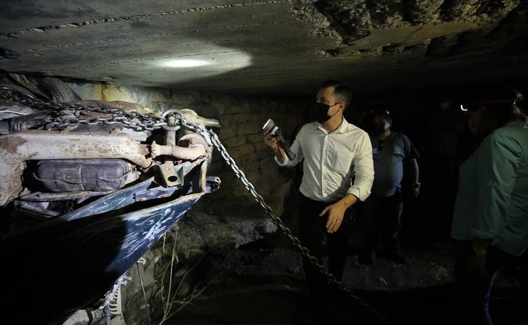 El alcalde Luis Donaldo Colosio fue testigo del hallazgo cuando supervisaba los trabajos de desazolve de las redes de drenaje pluvial en el sur de la ciudad. Foto: Especial