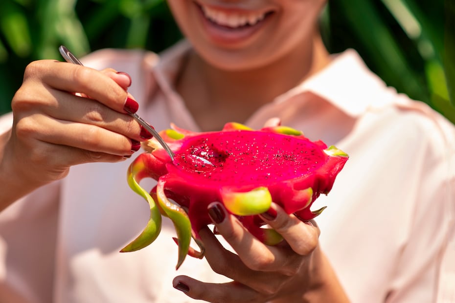 La pitahaya es una fruta exótica que tiene pulpa blanca, roja o amarilla. Foto: Freepik