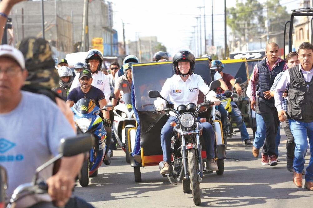 Ricardo Anaya Cortés llegó a Valle de Chalco manejando un mototaxi (ESPECIAL)