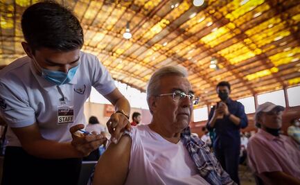 Gobernador de Sinaloa acude por su tercera dosis contra Covid