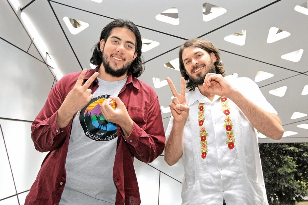 Yo y su director Matías Meyer (der) alentaron a Raúl (izq) a querer estudiar cine (CARLOS MEJIA. EL UNIVERSAL)