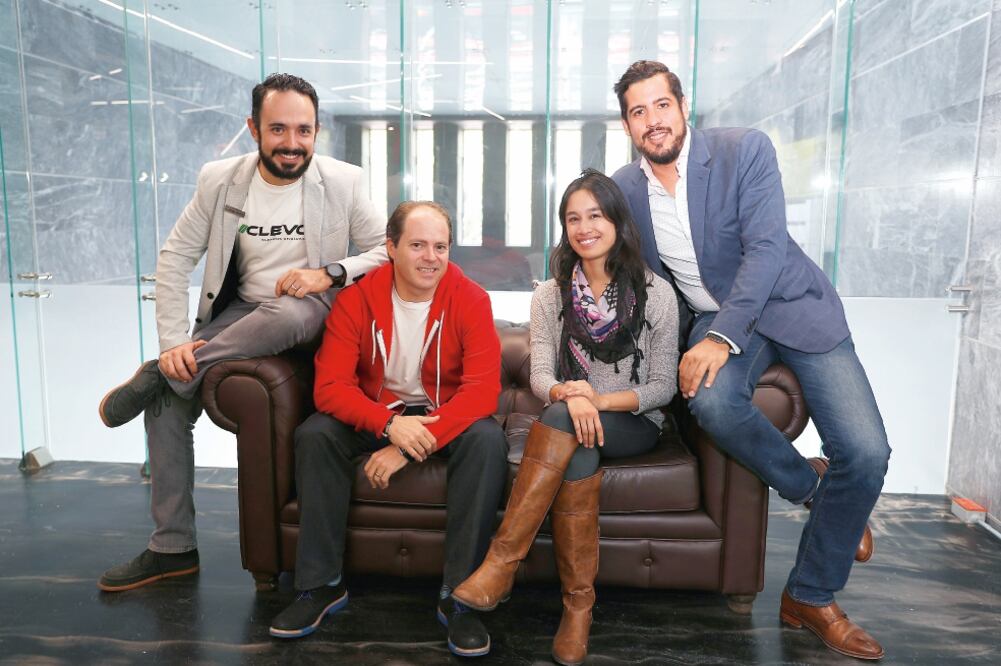 Jorge Gudiño, Mauricio Álvarez Morphy, Mayte Hernández y Alejandro Guízar explicaron cómo se ha dado el proceso de integración de las startups con la compañía refresquera (LUIS CORTÉS. EL UNIVERSAL)