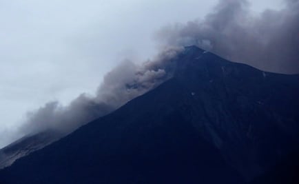 Suman 25 muertos por erupción de volcán en Guatemala