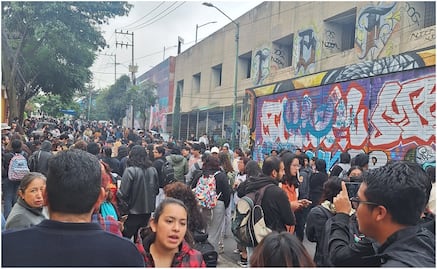 Reportan amenaza de bomba en la ENAH; alumnos desalojan inmueble por presunto artefacto explosivo