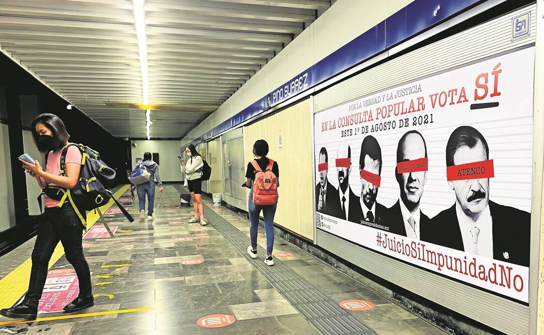 En el Metro de la CDMX hay anuncios con los rostros de expresidentes del país. Fotos: Berenice Fregoso.