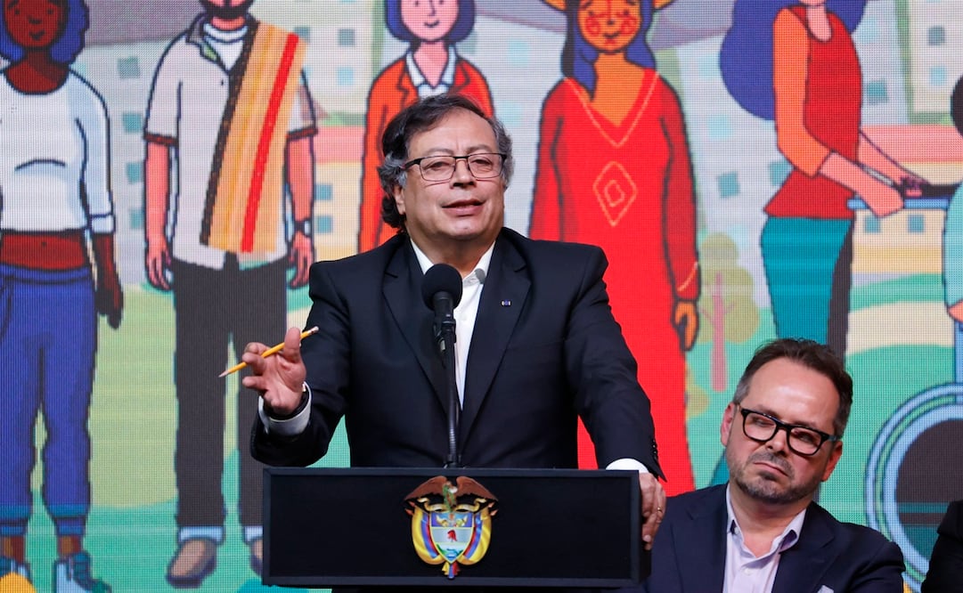 El presidente de Colombia, Gustavo Petro, durante la instalación del Comité Nacional de la Participación - instancia transitoria de la Mesa de Diálogos de Paz, en Bogotá. Foto: EFE