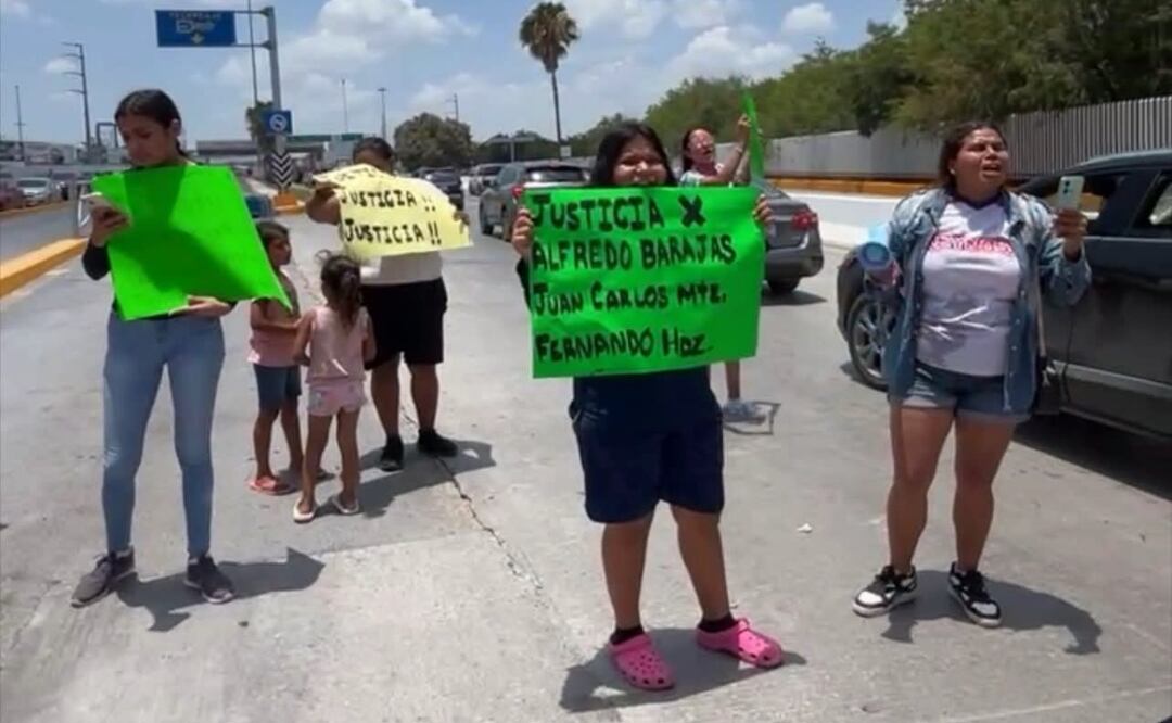 Familiares exigen liberar a tres detenidos por caso del Grupo Fugitivo; bloquean Puente Internacional. Foto: Especial