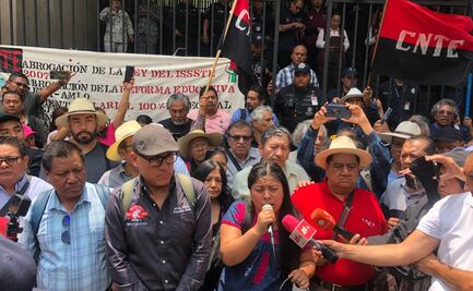 "Venimos por la abrogación de la Ley del ISSSTE", dice la CNTE; "ni un centímetro menos", advierten