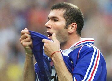 Zidane, el genio del futbol de bajos reflectores cumple 50 años