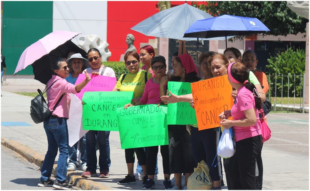 Mujeres con cáncer en Durango pidieron al gobernador Esteban Villegas que les ayude a conseguir el medicamento y les dé seguridad porque todas ellas tienen que viajar para ser atendidas. Foto: Francisco Rodríguez / EL UNIVERSAL