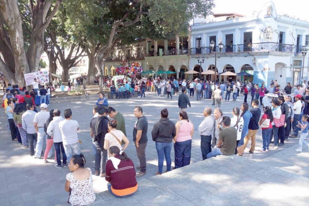 En Oaxaca se instalaron 40 casillas en 38 municipios, donde el gobernador se pronunció a favor del proyecto del desarrollo económico del Istmo de Tehuantepec. (EDWIN HERNÁNDEZ. EL UNIVERSAL)