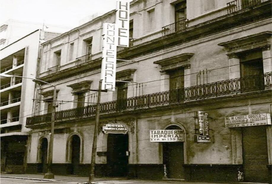 Hotel Monte Carlo ubicado en la República de Uruguay 69 en el Centro Histórico. Crédito: Col. Villasana.